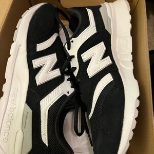 Black and white brand new with box new balance shoes 9womens